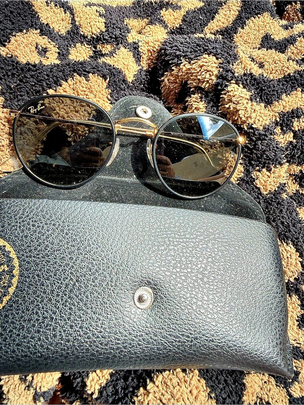 Ray-Ban RB3447 Round Sunglasses in Black & Gold